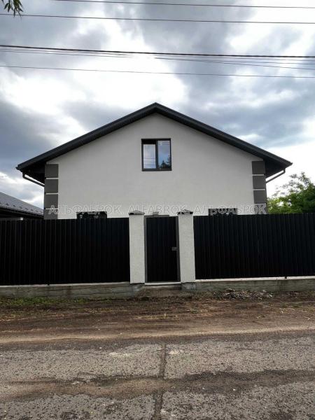 Продам 2-поверховий будинок