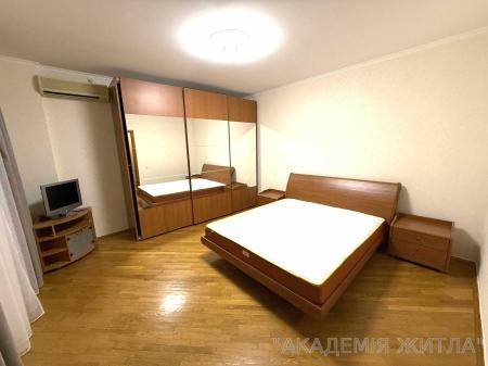 Продам 4-комнатную квартиру