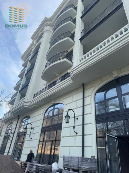 Продам 4-кімнатну квартиру