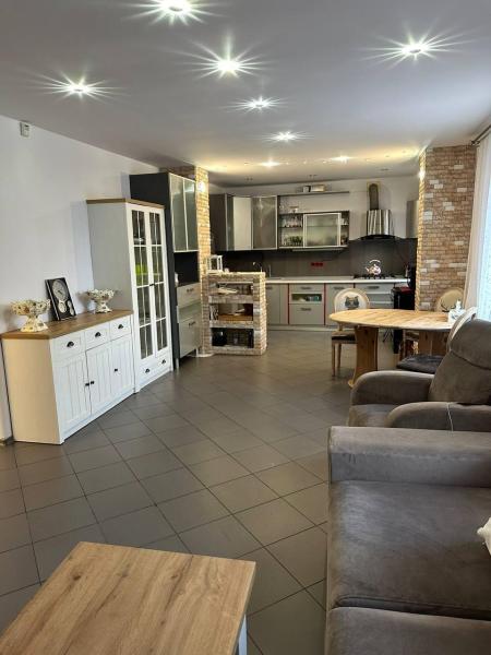 Продам 2-поверховий будинок