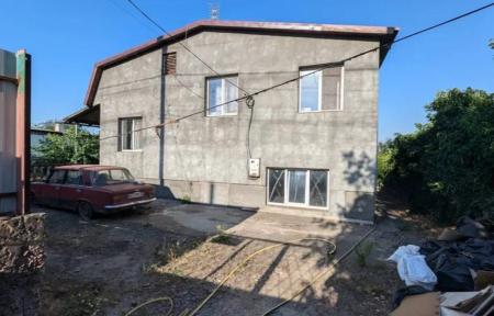 Продам 2-поверховий будинок