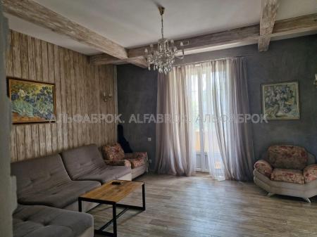 Продам 4-комнатную квартиру