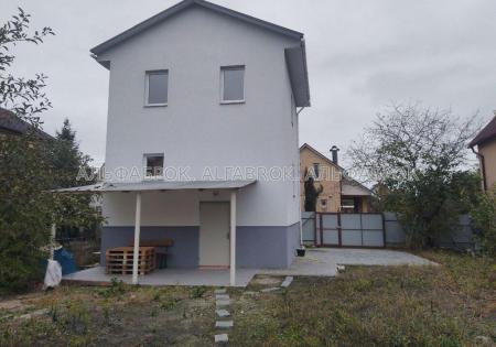 Продам 3-поверховий будинок