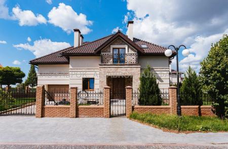 Продам 2-поверховий будинок