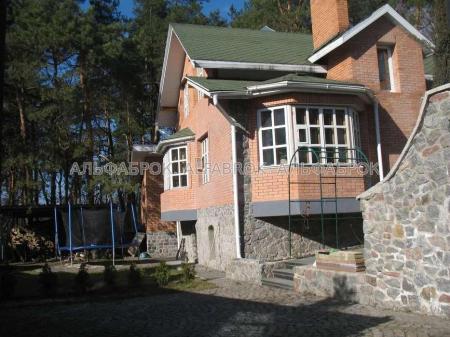 Продам 3-поверховий будинок