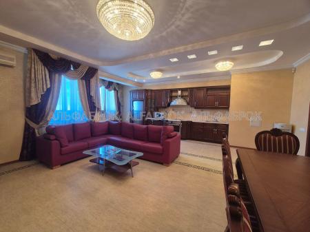 Продам 4-комнатную квартиру