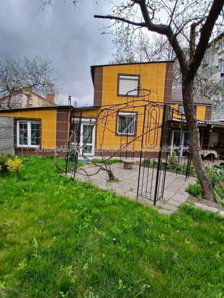 Продам 2-поверховий будинок