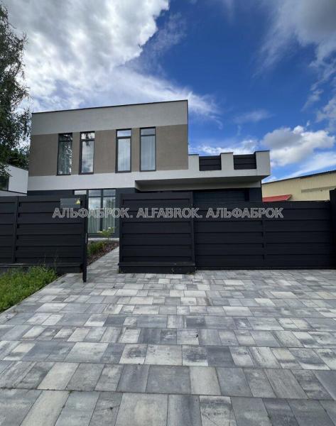 Продам 2-поверховий будинок
