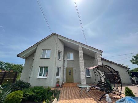 Продам 2-поверховий будинок