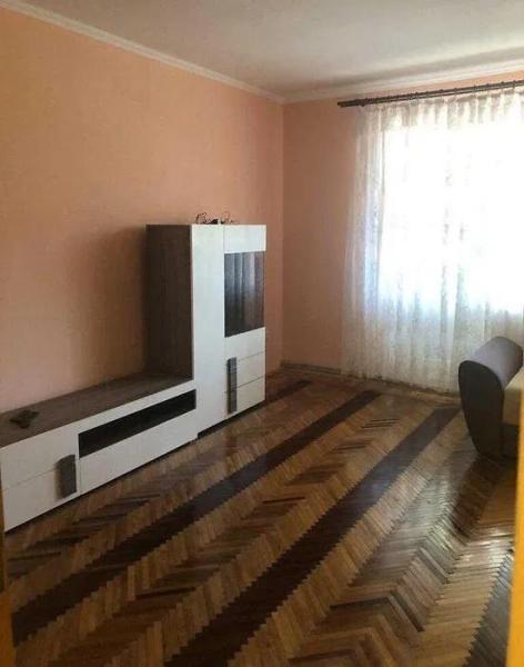 Продам 4-кімнатну квартиру