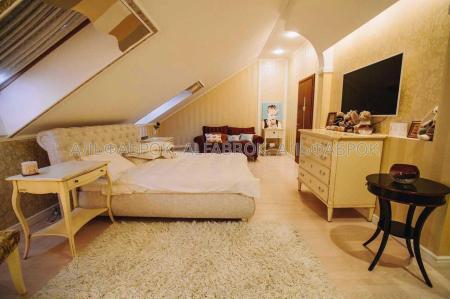 Продам 5-кімнатну квартиру