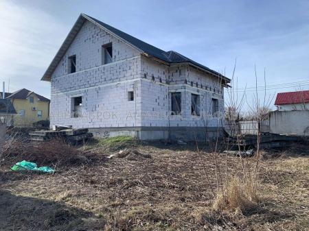 Продам 2-поверховий будинок