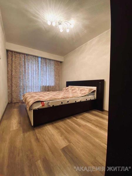 Продам 4-комнатную квартиру