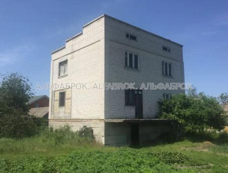 Продам 3-поверховий будинок