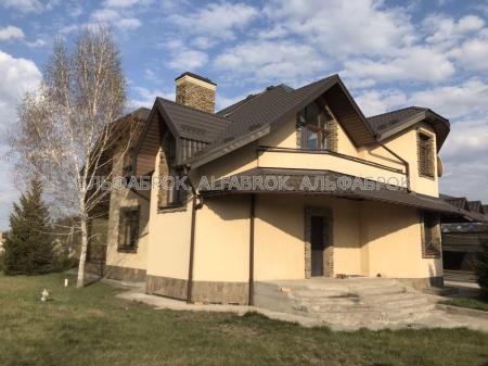 Продам 3-поверховий будинок