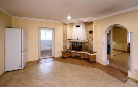 Продам 3-поверховий будинок