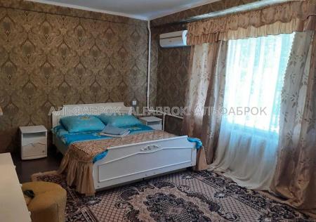 Продам 4-кімнатну квартиру