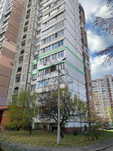 Продам 4-кімнатну квартиру