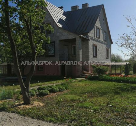 Продам 3-поверховий будинок