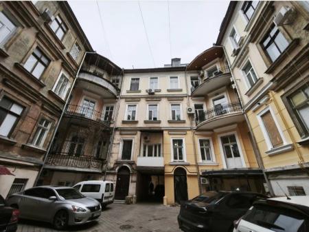 Продам 5-кімнатну квартиру