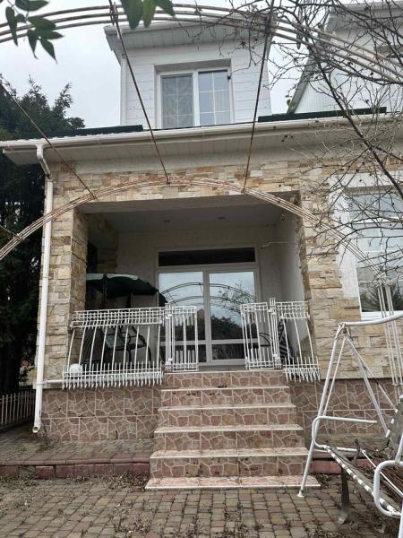 Продам 2-поверховий будинок