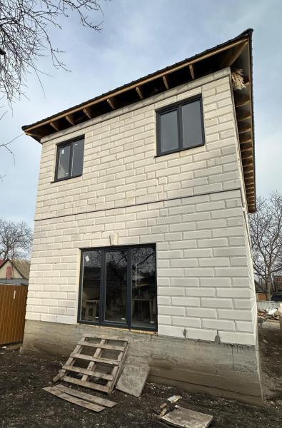 Продам 2-поверховий будинок