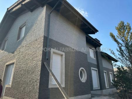 Продам 3-поверховий будинок