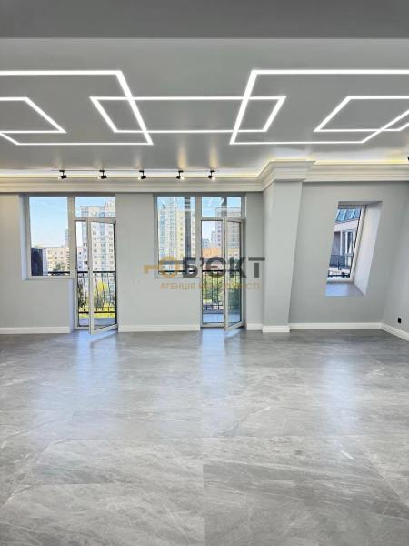 Продам 4-кімнатну квартиру в новобудові, ЖК&nbsp;«Резиденція»