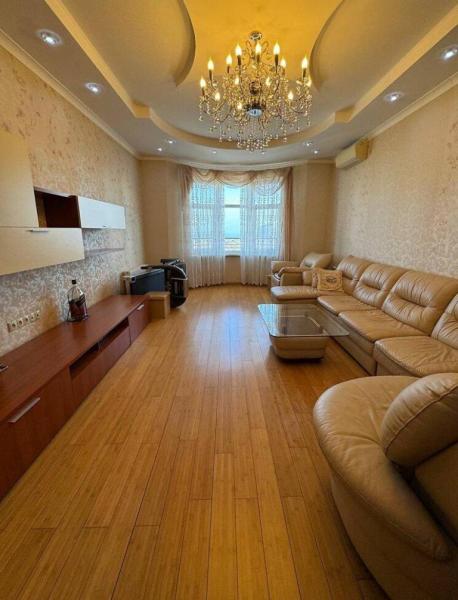 Продам 4-кімнатну квартиру