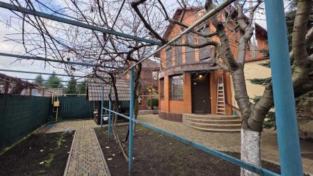 Продам 2-поверховий будинок