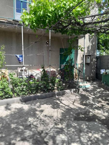Продам 3-поверховий будинок