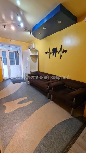 Продам офіс у багатоквартирному будинку