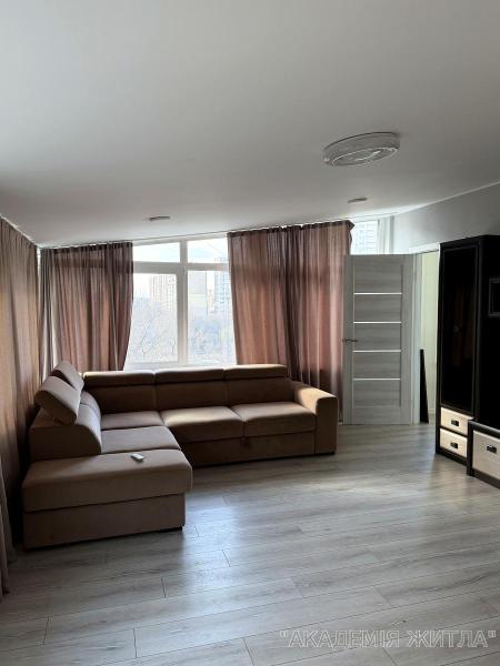 Сдам 3-комнатную квартиру в новостройке