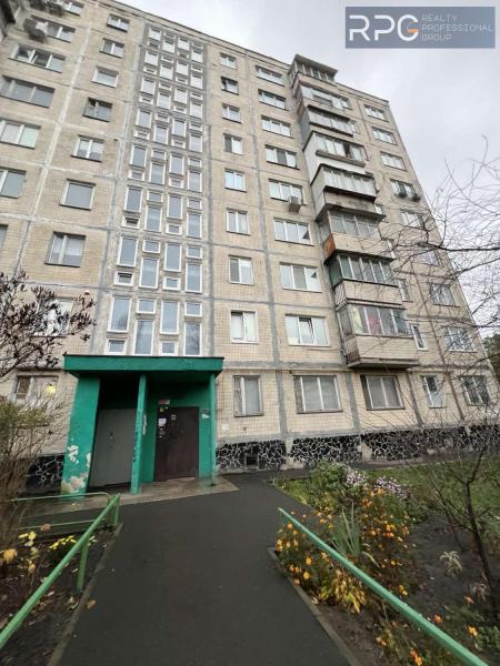 Продам 4-кімнатну квартиру