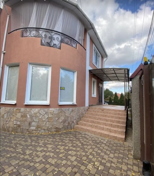 Продам 2-поверховий будинок