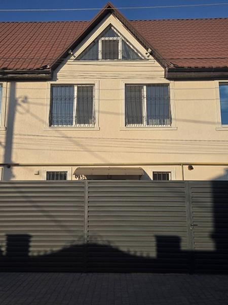 Продам 3-поверховий таунхаус