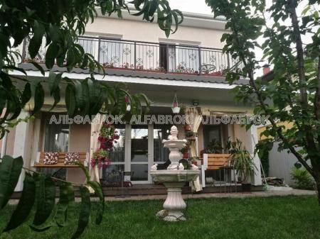 Продам 2-поверховий будинок