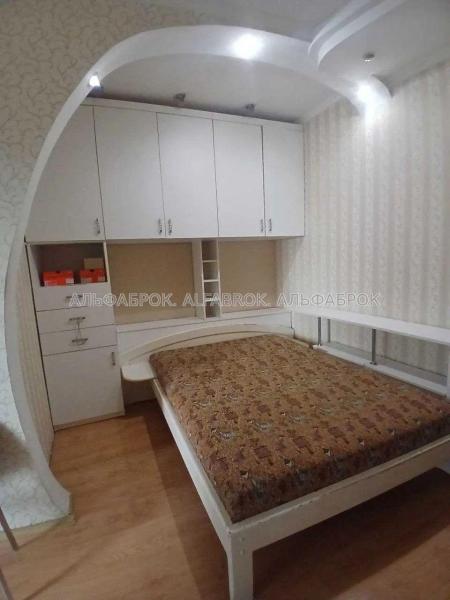 Продам 4-комнатную квартиру