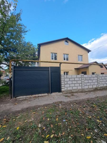 Продам 2-этажный дом