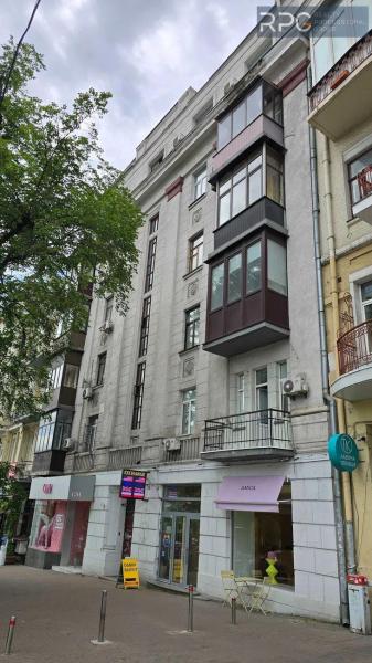 Продам 4-кімнатну квартиру