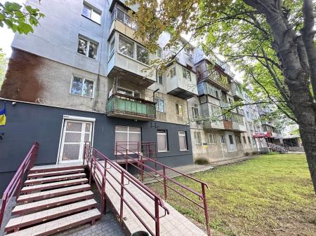 Продам офіс у багатоквартирному будинку