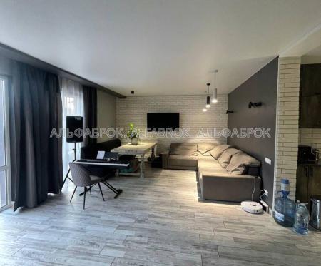 Продам 3-поверховий будинок