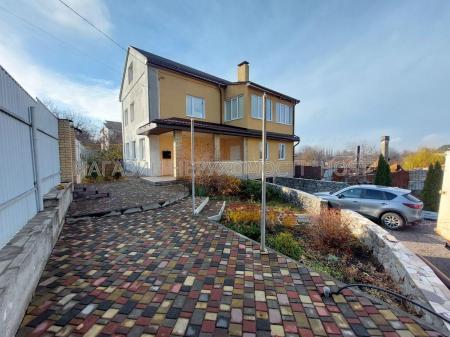 Продам 2-этажный дом