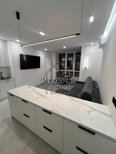 Продам 3-кімнатну квартиру в новобудові, ЖК West House
