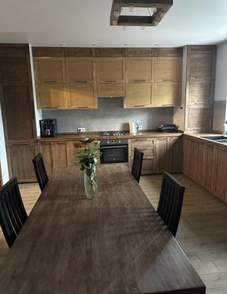 Продам 2-поверховий будинок