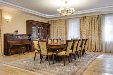 Продам 3-поверховий будинок