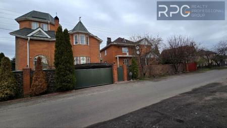 Продам 2-поверховий будинок