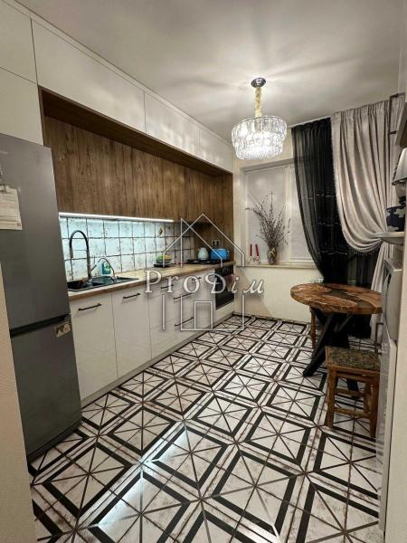 Продам 3-кімнатну квартиру