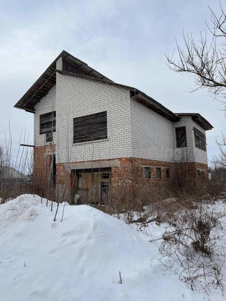 Продам 2-этажный недостроенный дом