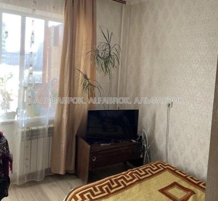 Продам 4-кімнатну квартиру